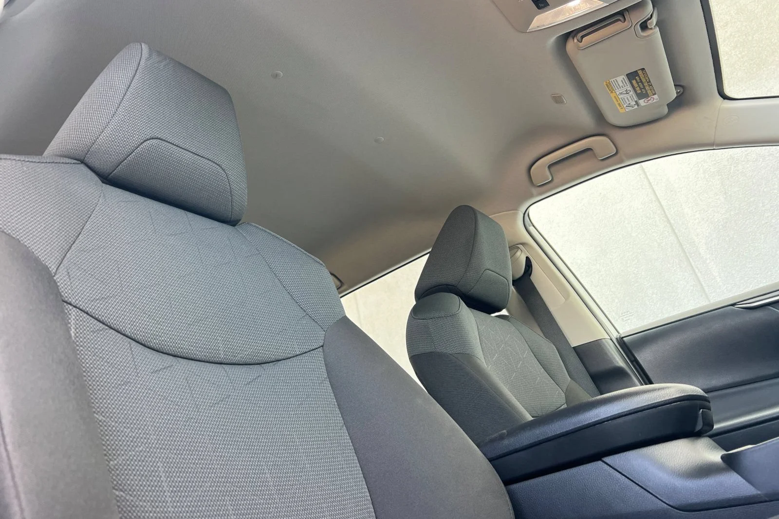 Used 2025 White Toyota Hybrid XLE image 17