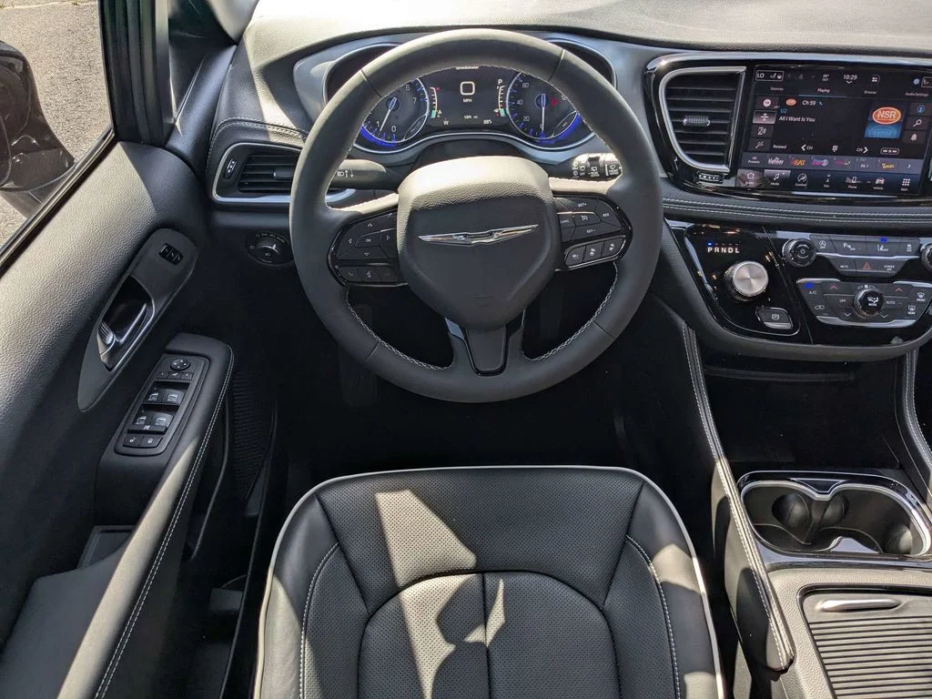 2026 Chrysler Pacifica Limited - Photo 17