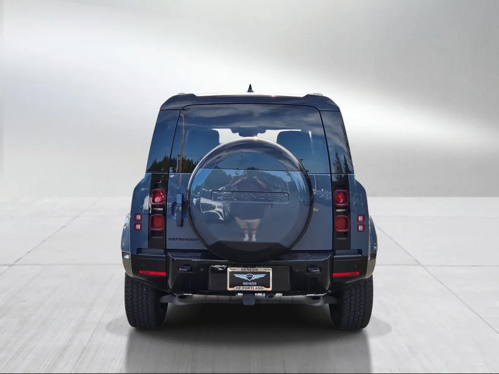 Used 2024 Tasman Blue Metallic Land Rover X-Dynamic SE image 4