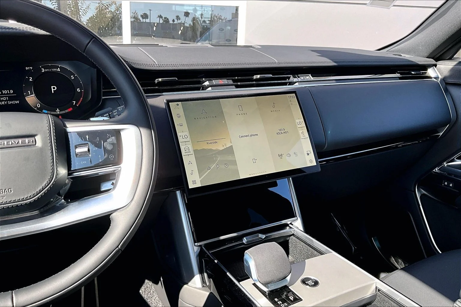 New 2026 Eiger Grey Land Rover SE image 7