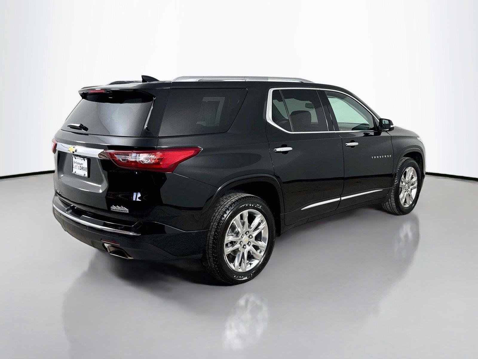 Used 2020 MOSAIC BLACK METALLIC Chevrolet High Country image 9