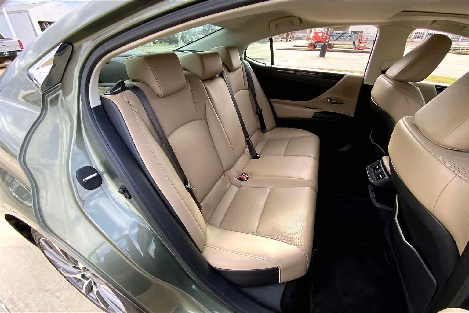 Used 2019 Sunlit Green Lexus  image 19