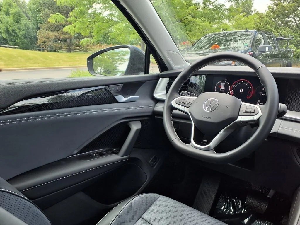 New 2026 Deep Black Pearl Volkswagen 2.0T SE image 24