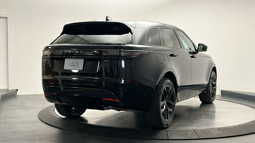 Used 2026 Santorini Black Metallic Land Rover Dynamic SE image 5
