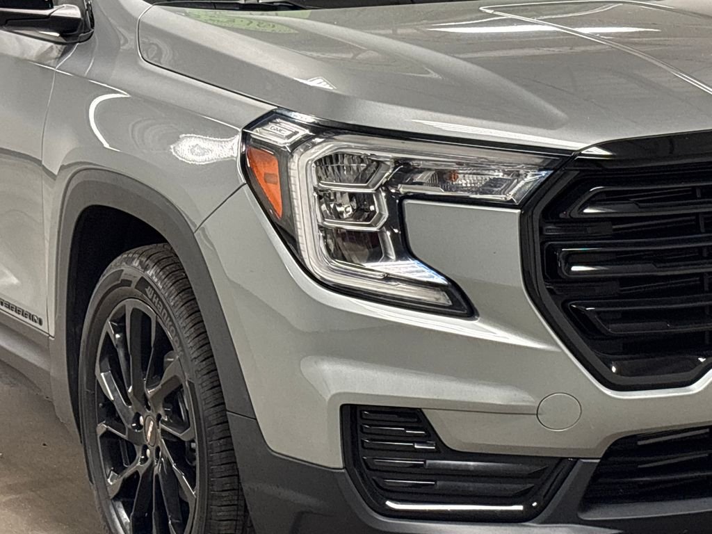 Used 2023 Silver GMC SLE image 5