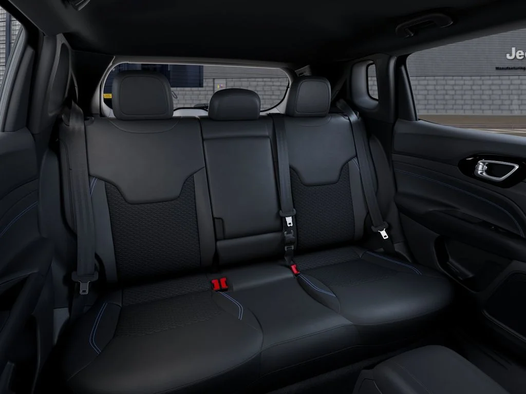 New 2026 Bright White Clear-Coat Exterior Paint Jeep Latitude image 16