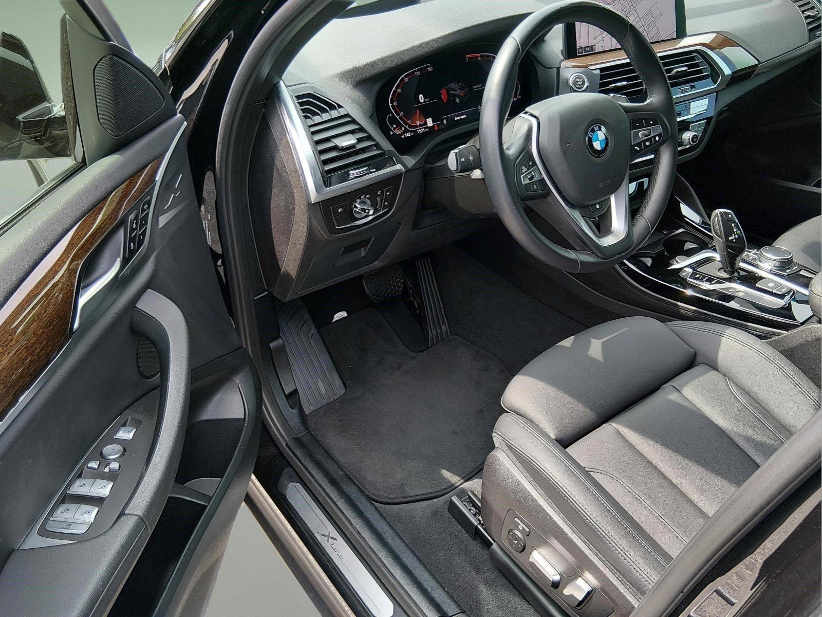 Used 2021 Black Sapphire Metallic BMW xDrive30i image 9