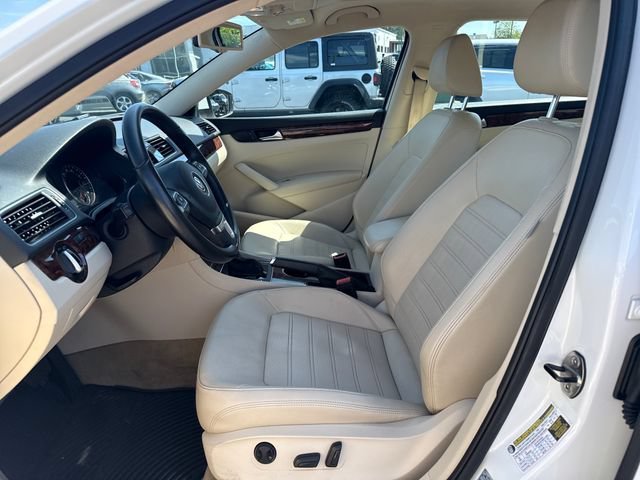 Used 2013 Candy White Volkswagen SEL image 15