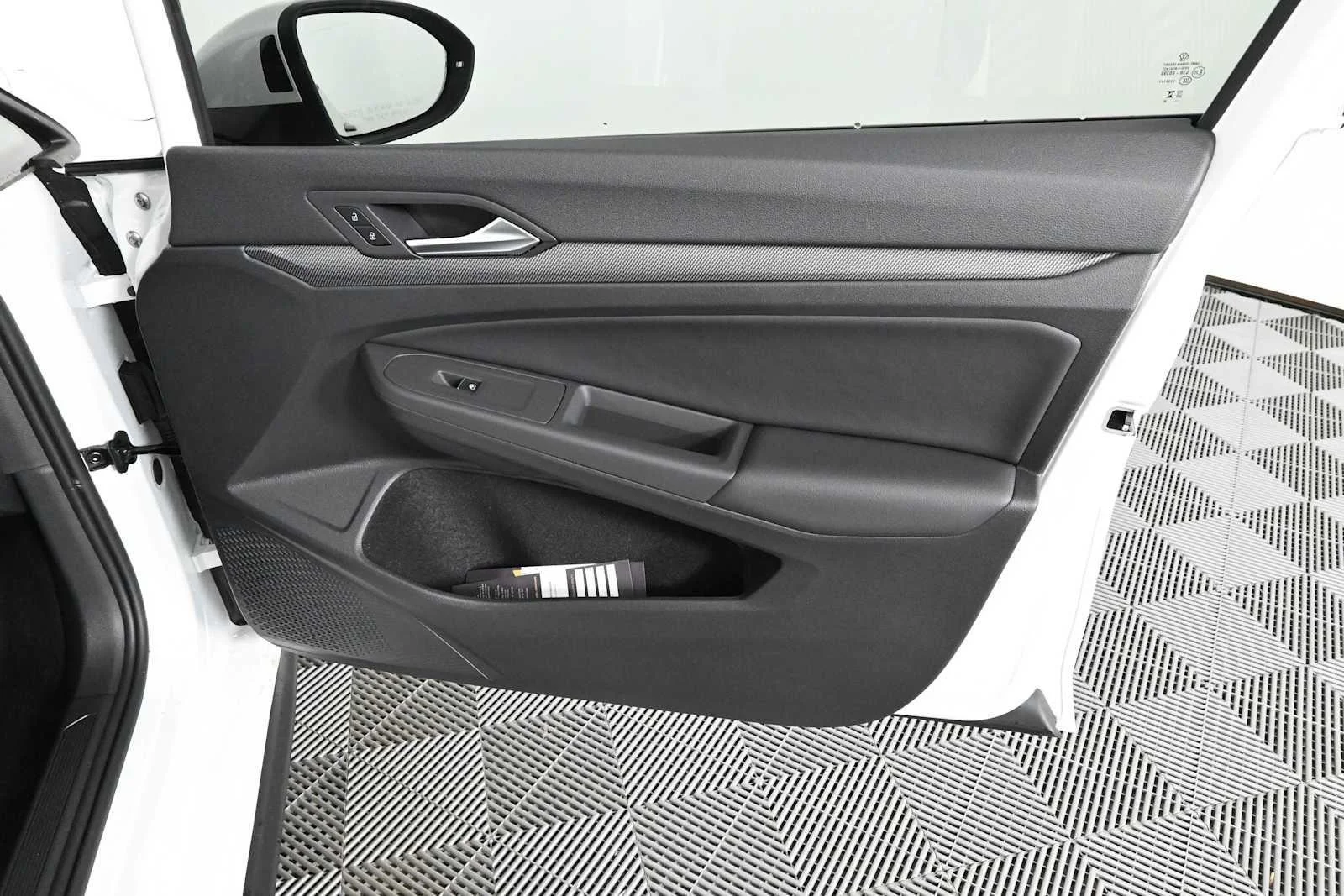 New 2026 Opal White Pearl Volkswagen SE image 11