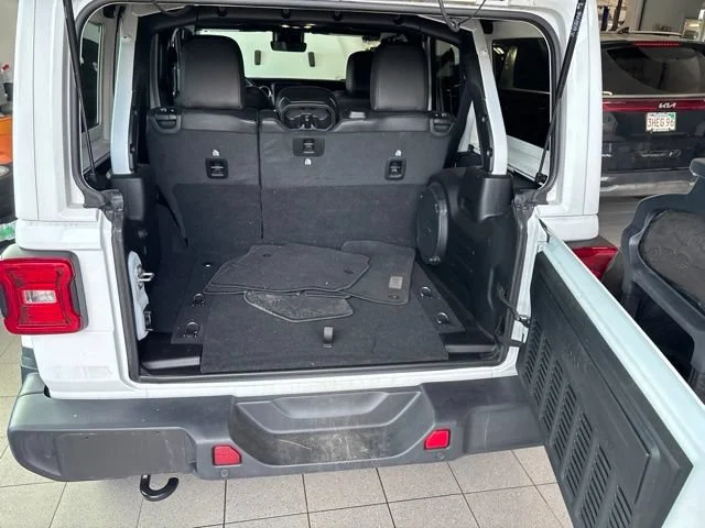 Used 2022 Bright White Clearcoat Jeep Unlimited Sahara Altitude image 9