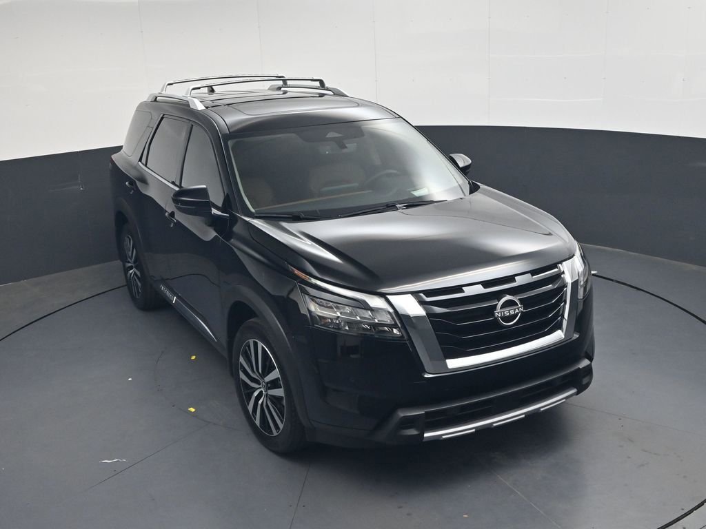 Used 2025 Black Nissan Platinum image 28