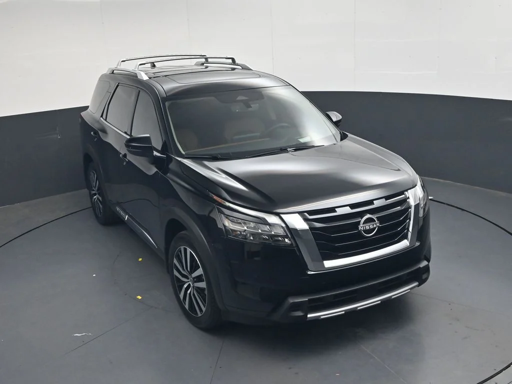 Used 2025 Black Nissan Platinum image 28