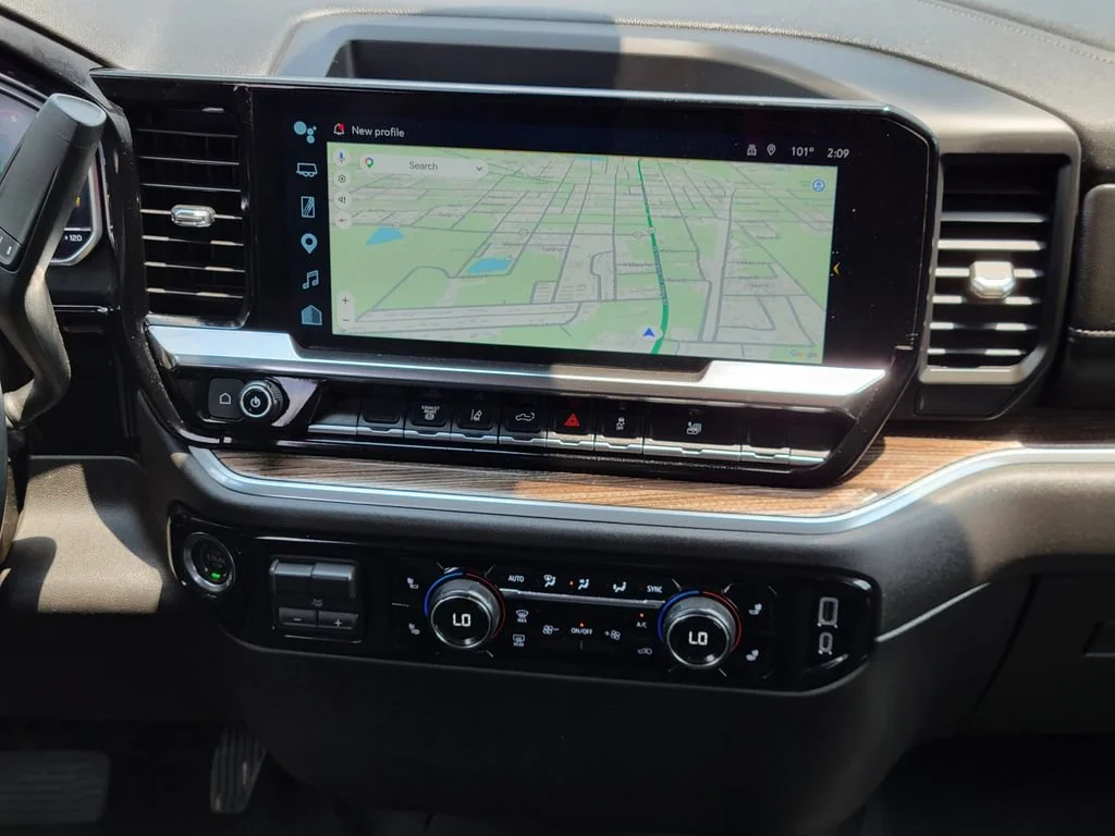 Used 2025 Summit White Chevrolet LT image 20