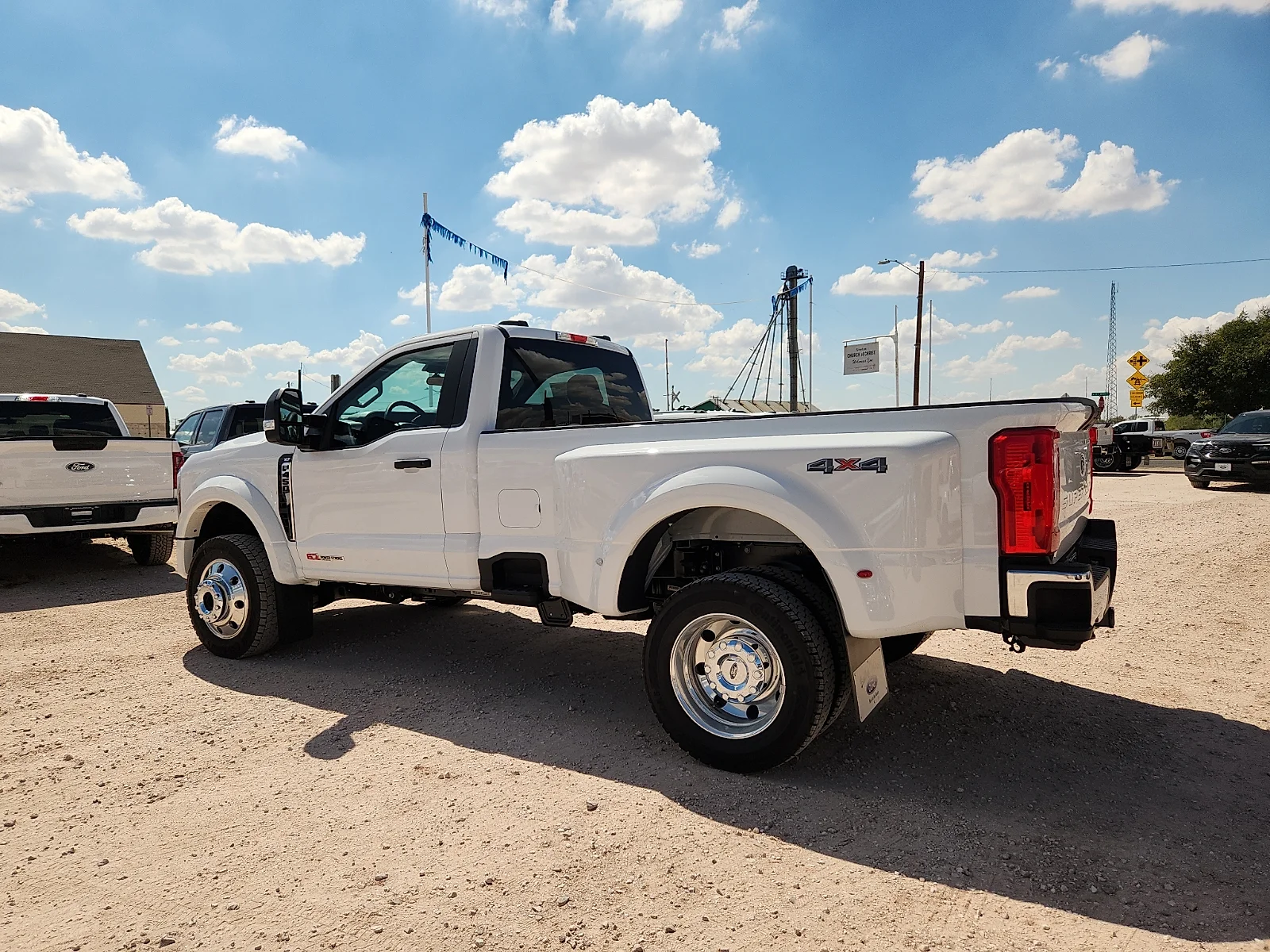 New 2027 Oxford White Ford XLT image 4