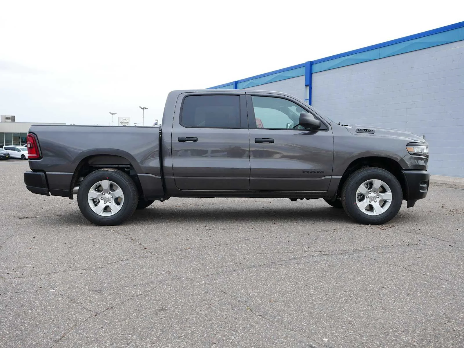 New 2026 Granite Crystal Metallic Clear-Coat Exterior Paint RAM Tradesman image 8