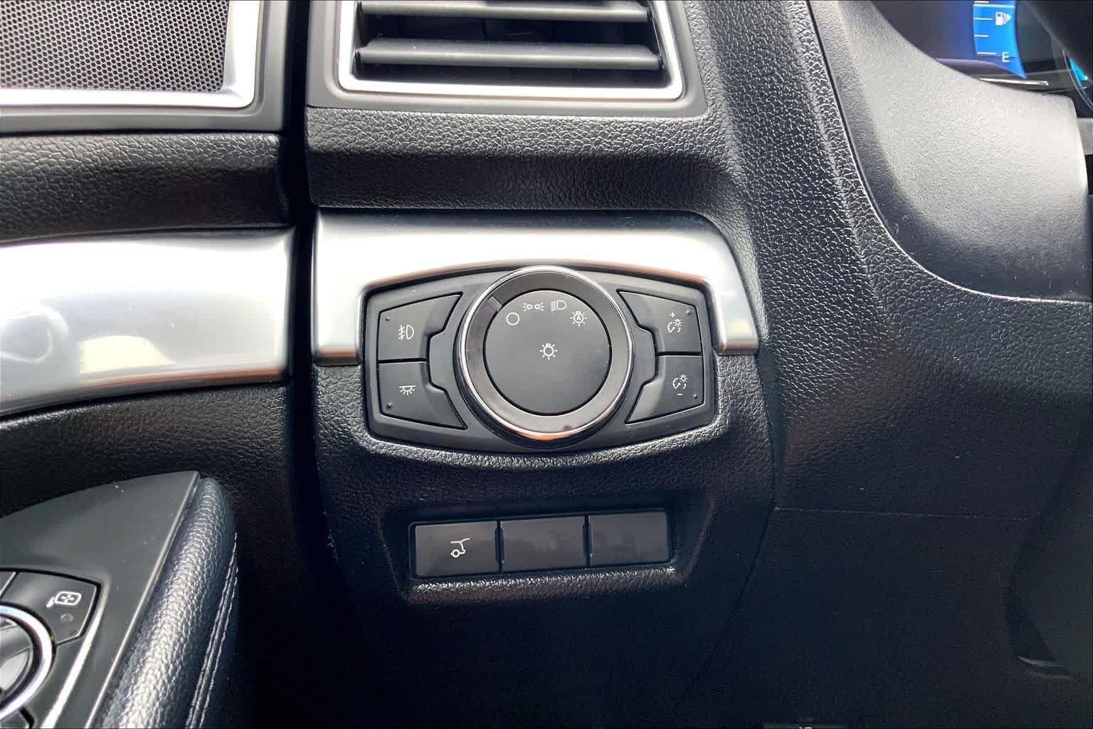 Used 2018 Ingot Silver Ford Limited image 34