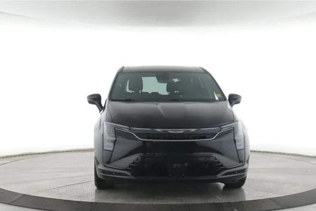 New 2027 Diamond Black Crystal Pearl-Coat Exterior Paint Chrysler Select image 12