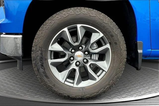 2025 Chevrolet Silverado 1500 LT - Photo 13