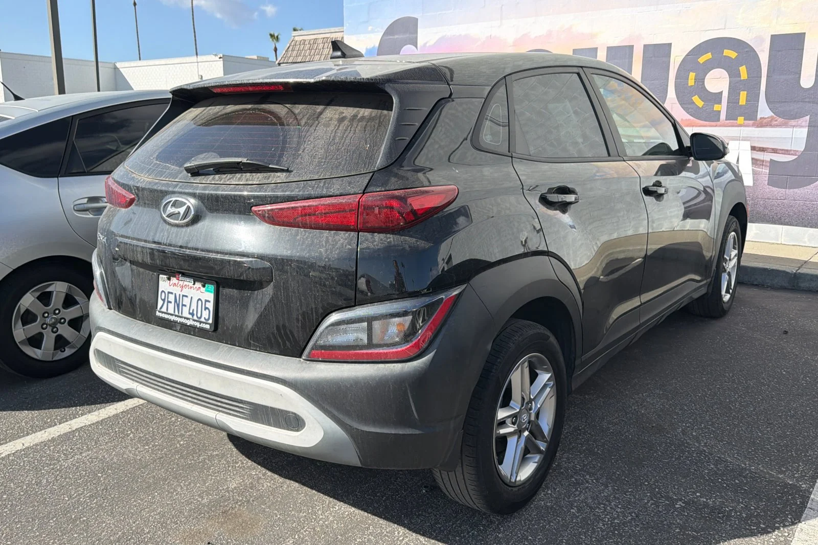 Used 2023 Black Hyundai SE image 5