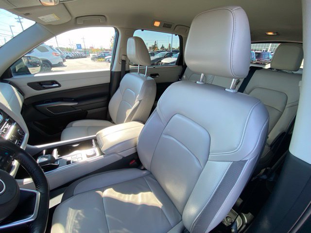 Used 2023 Green Pearl Nissan SL image 38