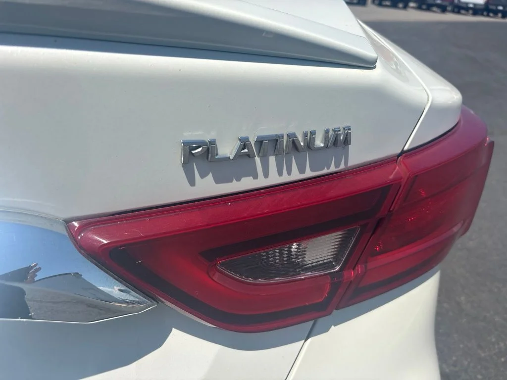 Used 2016 White Nissan Platinum image 7