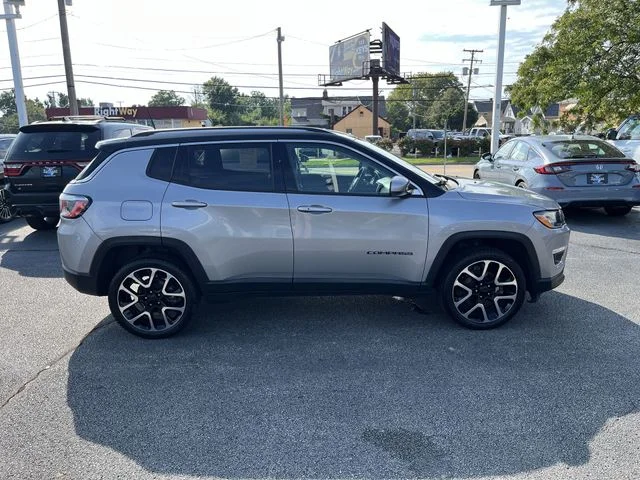 Used 2019 Silver Jeep Limited image 11