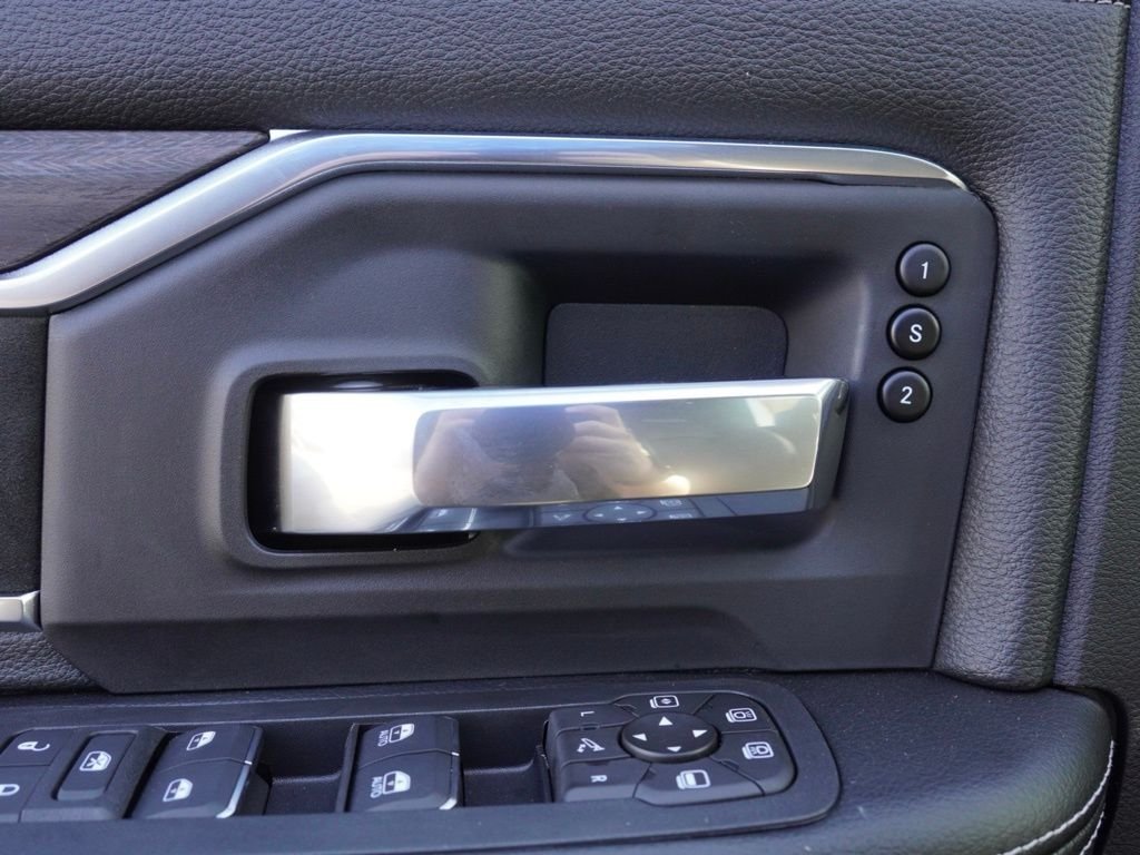 New 2026 Granite Crystal Metallic Clear-Coat Exterior Paint RAM Laramie image 10