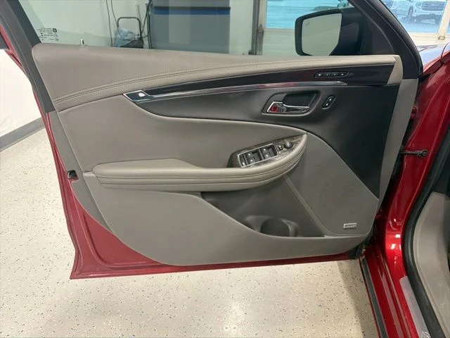 Used 2015 Red Chevrolet LTZ image 40