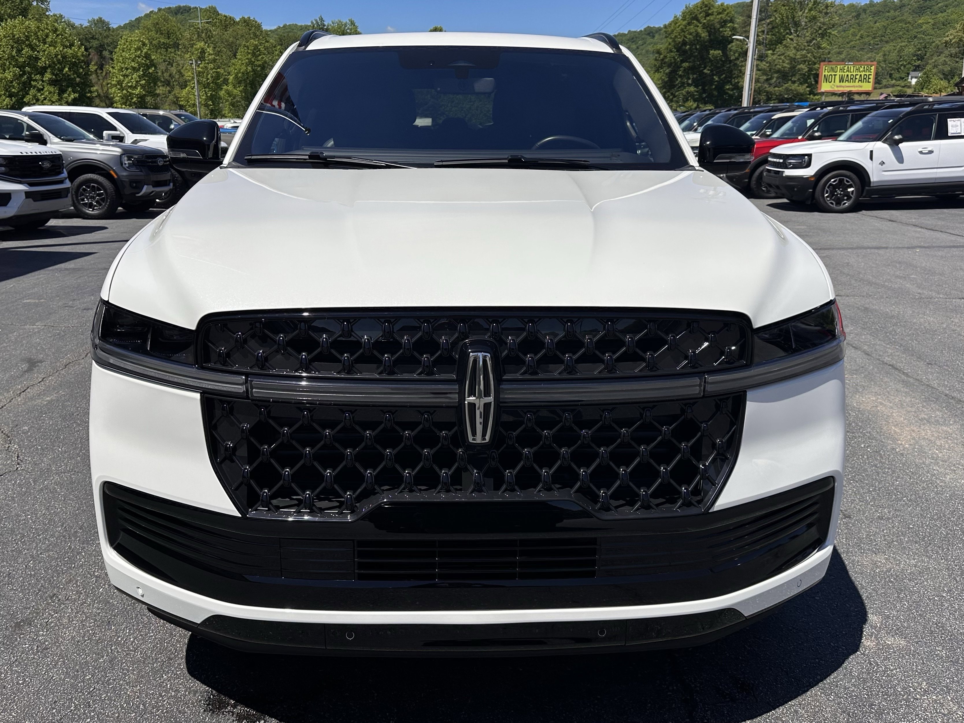 Used 2025 Pristine White Lincoln Reserve image 3