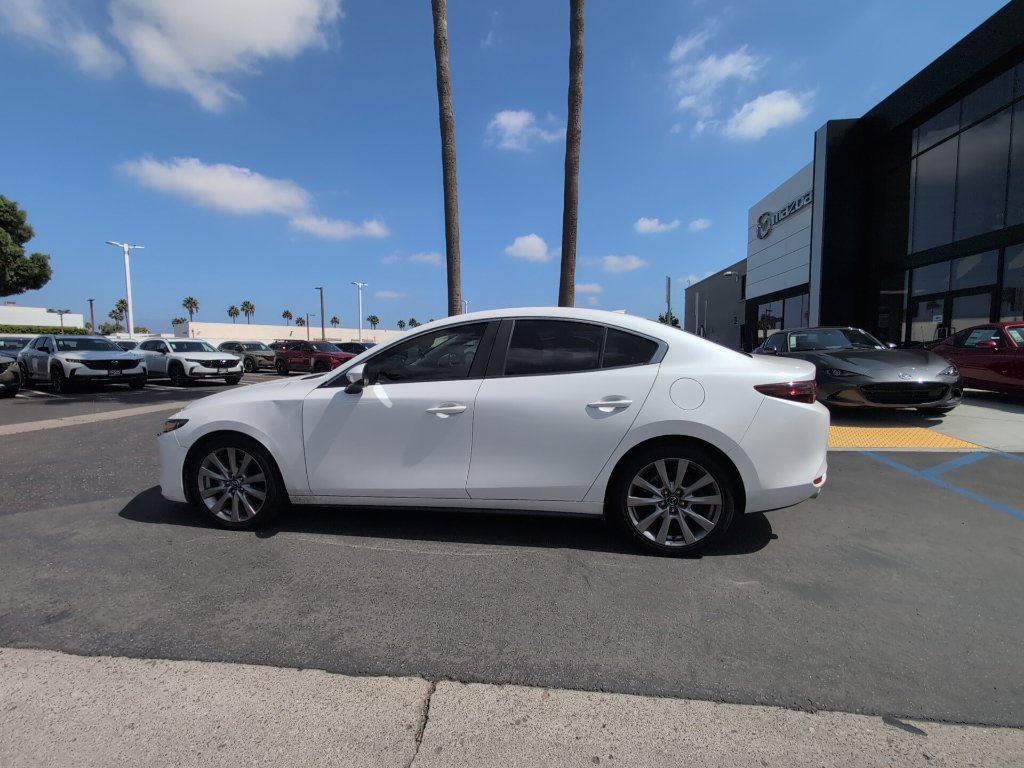 Used 2020 White Mazda Preferred image 9