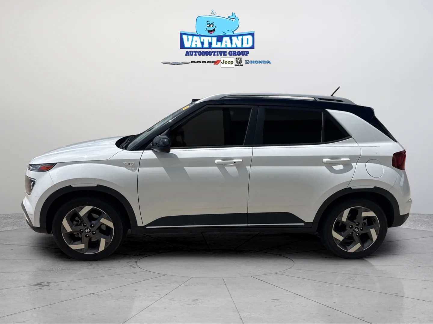 Used 2023 Ceramic White Hyundai Limited image 4