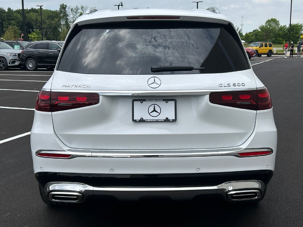 New 2026 MANUFAKTUR Moonlight White Metallic Mercedes-Benz Maybach GLS 600 image 46