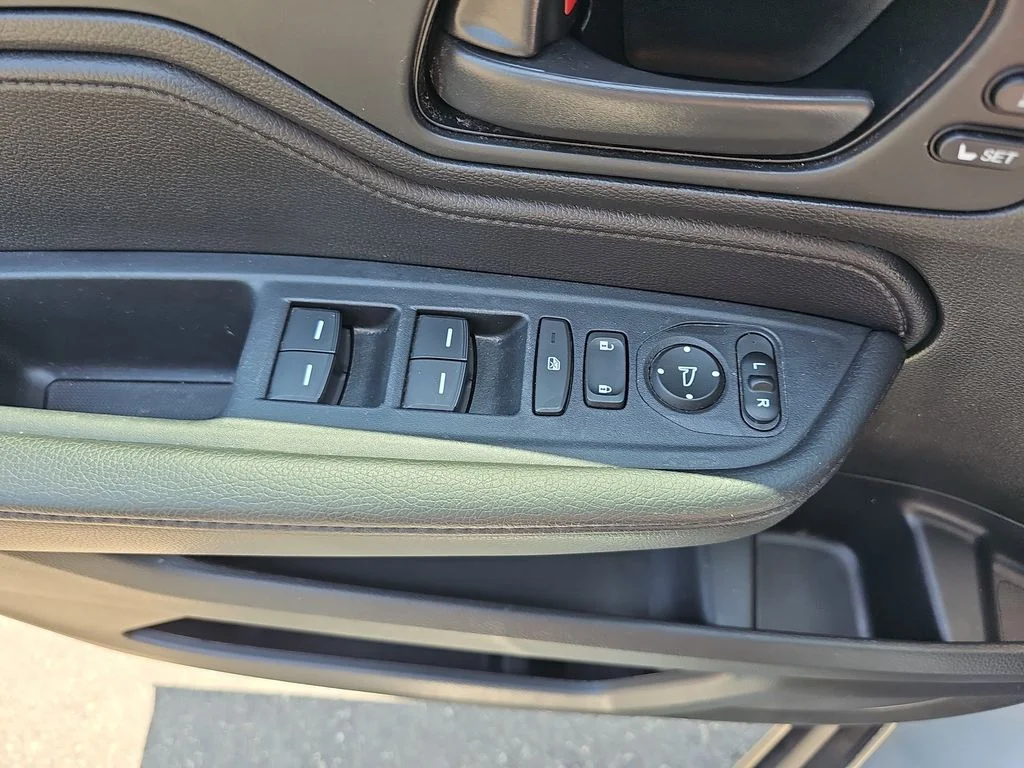 Used 2025  Honda EX-L image 27