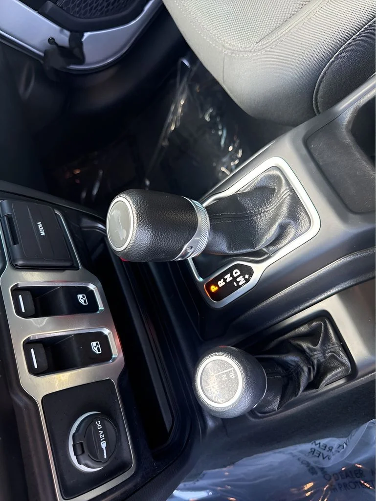 Used 2022 Silver Jeep Sport S image 15