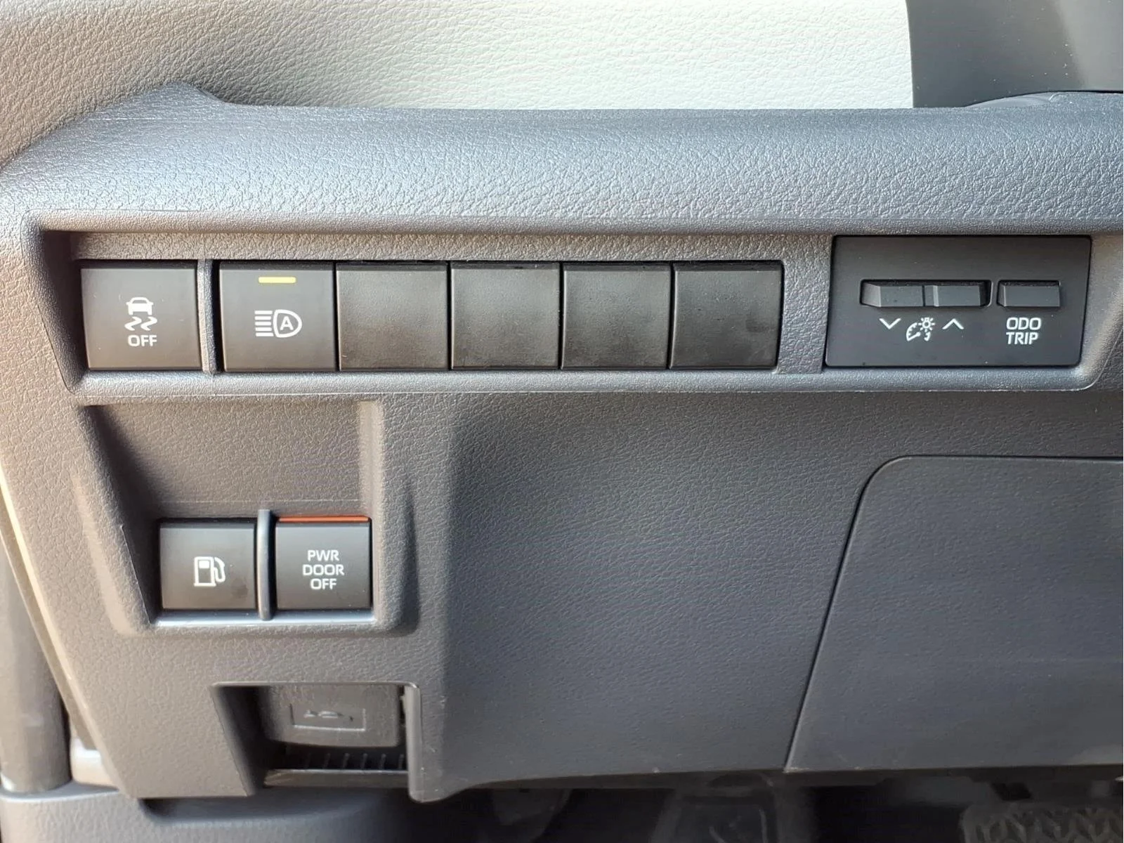 Used 2023 Celestial Silver Metallic Toyota XLE 7-Passenger image 19