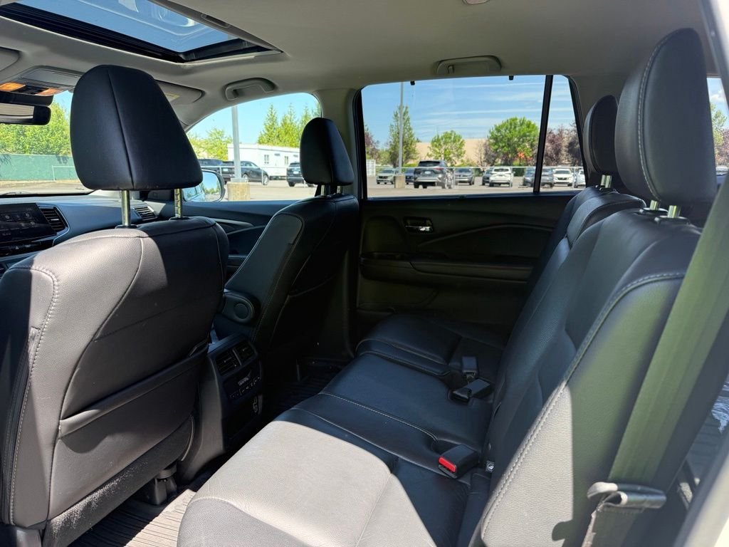 Used 2019 White Diamond Pearl Honda EX-L image 19