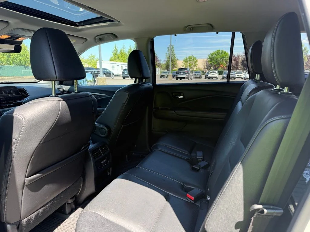 Used 2019 White Diamond Pearl Honda EX-L image 19