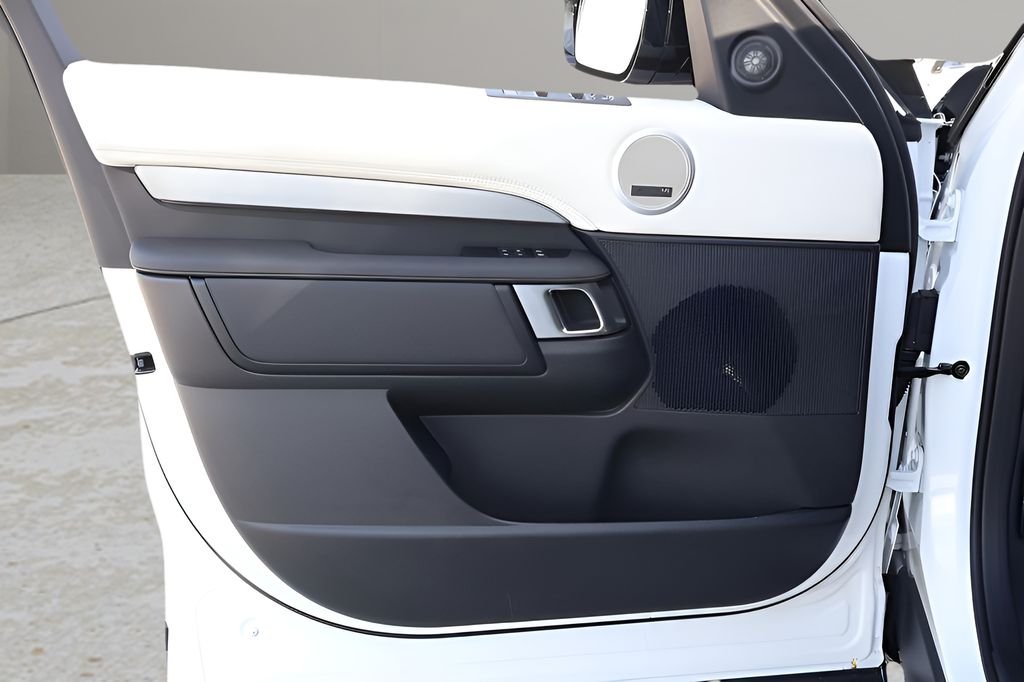 Used 2026 White Land Rover  image 10