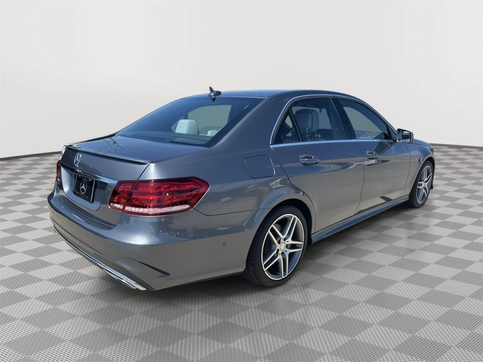 Used 2016 Selenite Grey Metallic Mercedes-Benz E 350 Sport image 3