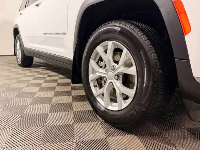 Certified 2024 Jeep Grand Cherokee L Limited with VIN 1C4RJKBG9R8925921 for sale in Shakopee, Minnesota