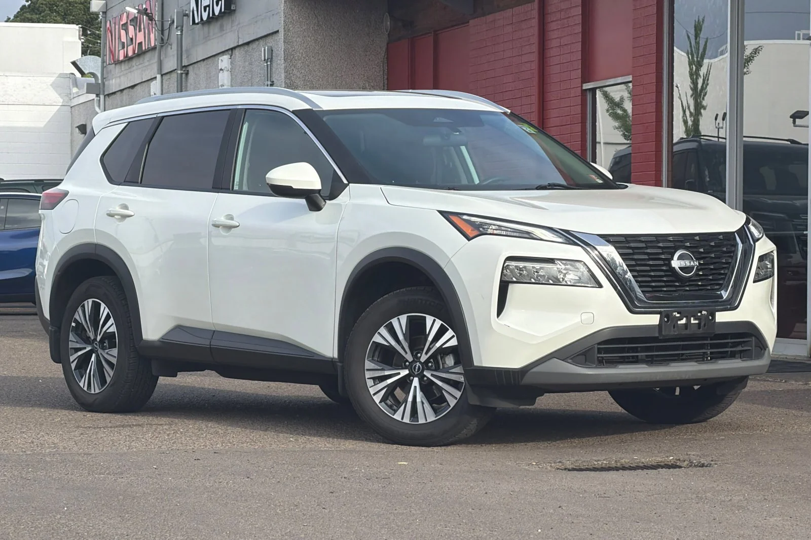 Used 2023 Pearl White Tricoat Nissan SV image 2