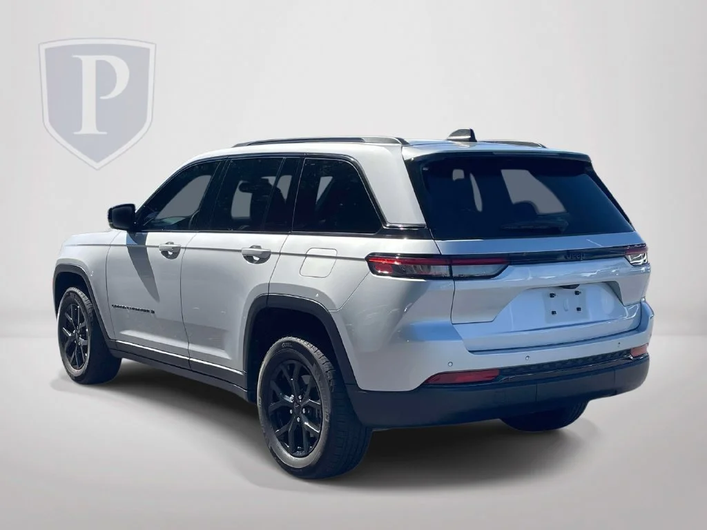 Used 2024 Silver Jeep Altitude X image 6