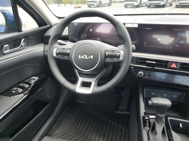 2025 Kia K5 EX - Photo 10