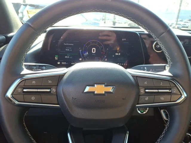 Used 2025 Summit White Chevrolet LT image 17