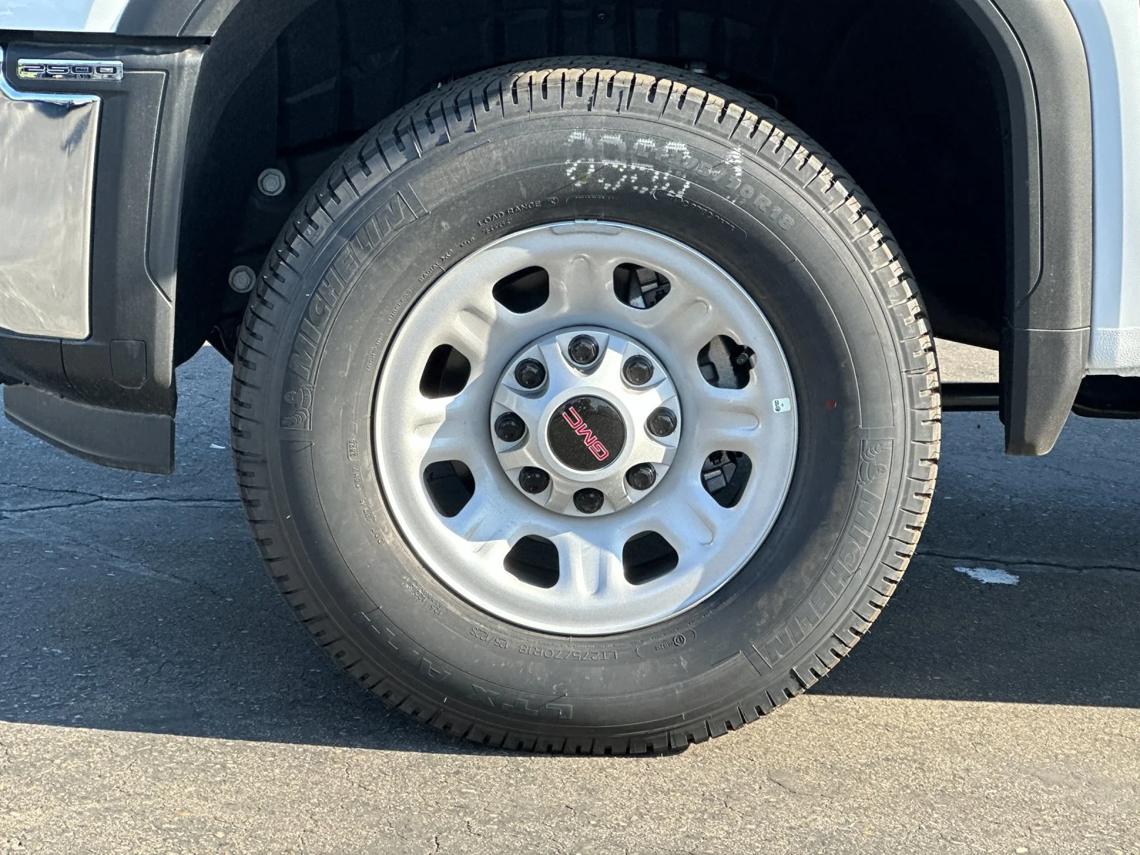 New 2026 Summit White GMC Pro image 22