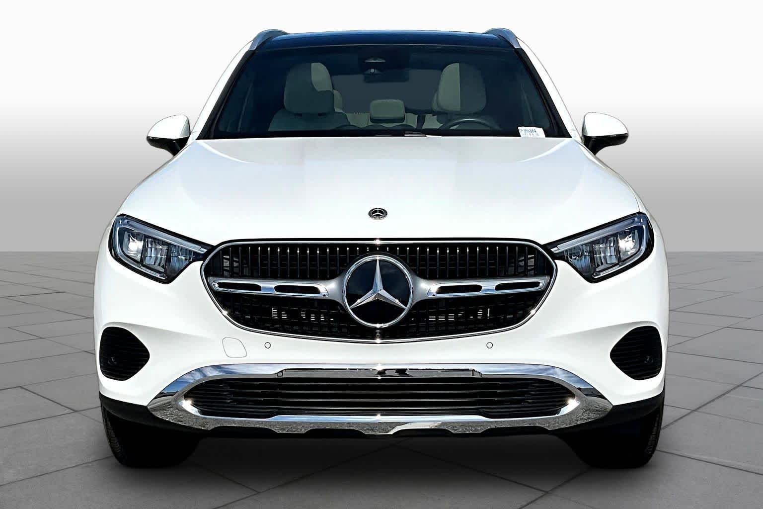 Used 2025 Polar White Mercedes-Benz GLC 300 image 4