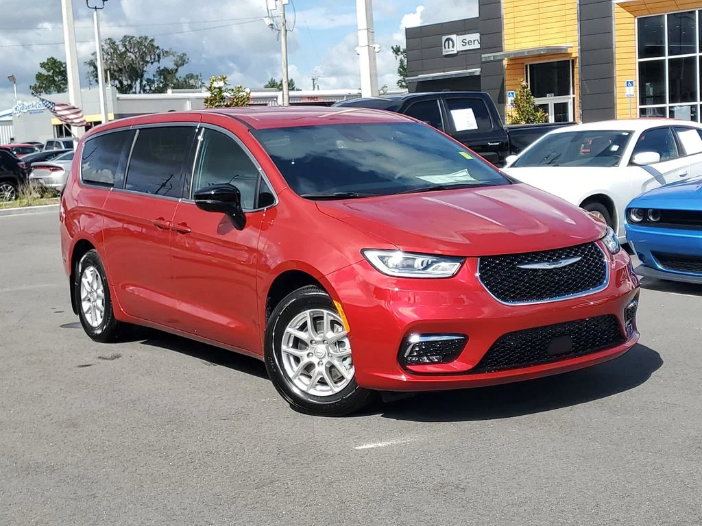 New 2025 Red Hot Pearl-Coat Exterior Paint Chrysler Select image 35