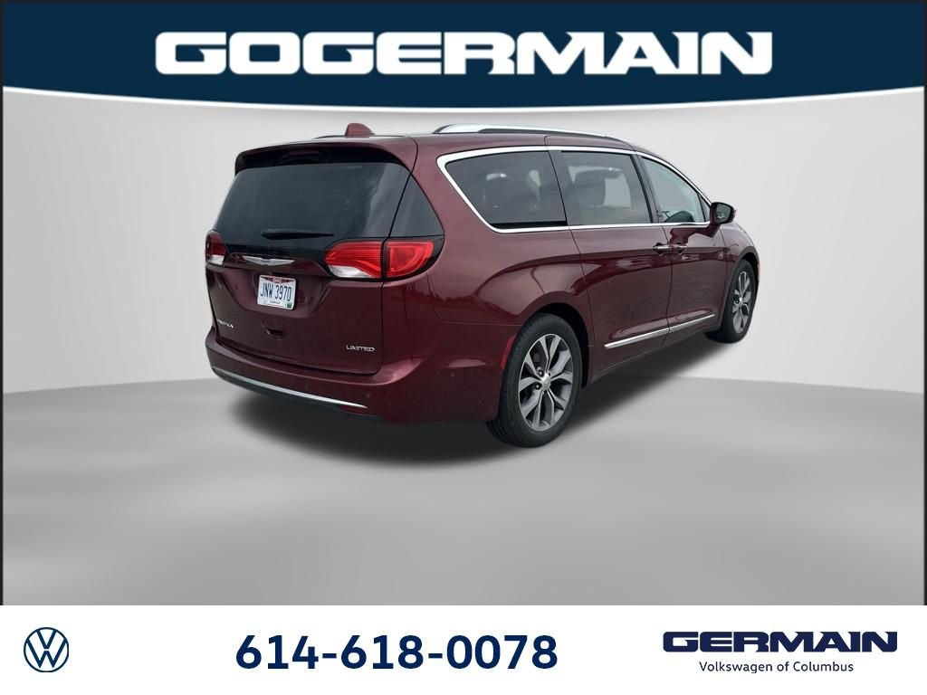 Used 2018 Velvet Chrysler Limited image 9