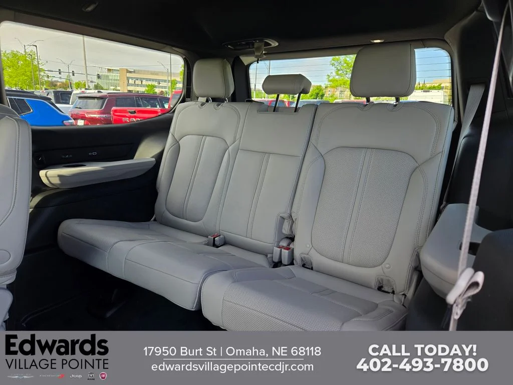 New 2026 High Gloss Black Exterior Paint Jeep Limited Altitude image 27