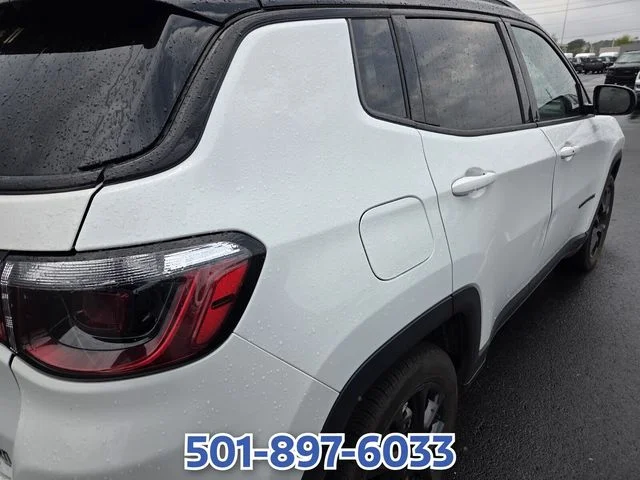 Used 2024 White Jeep Latitude image 9